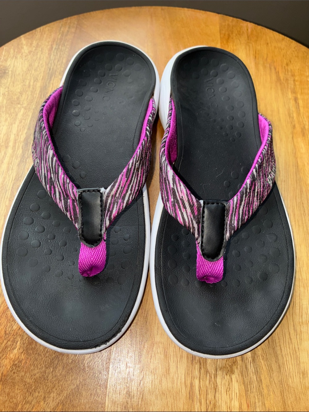 Vionic Comfort Foam Flip Flop in Black and Magenta